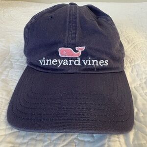 Vineyard Vines navy blue baseball cap. OS